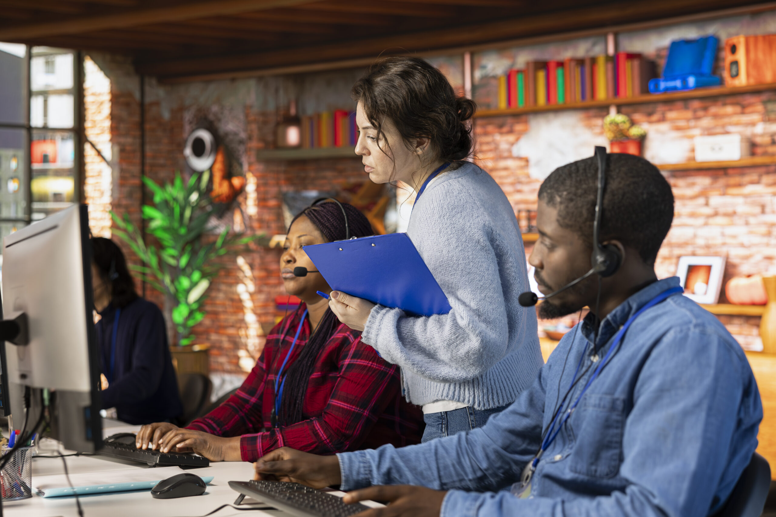 Call centre team leader supporting agents